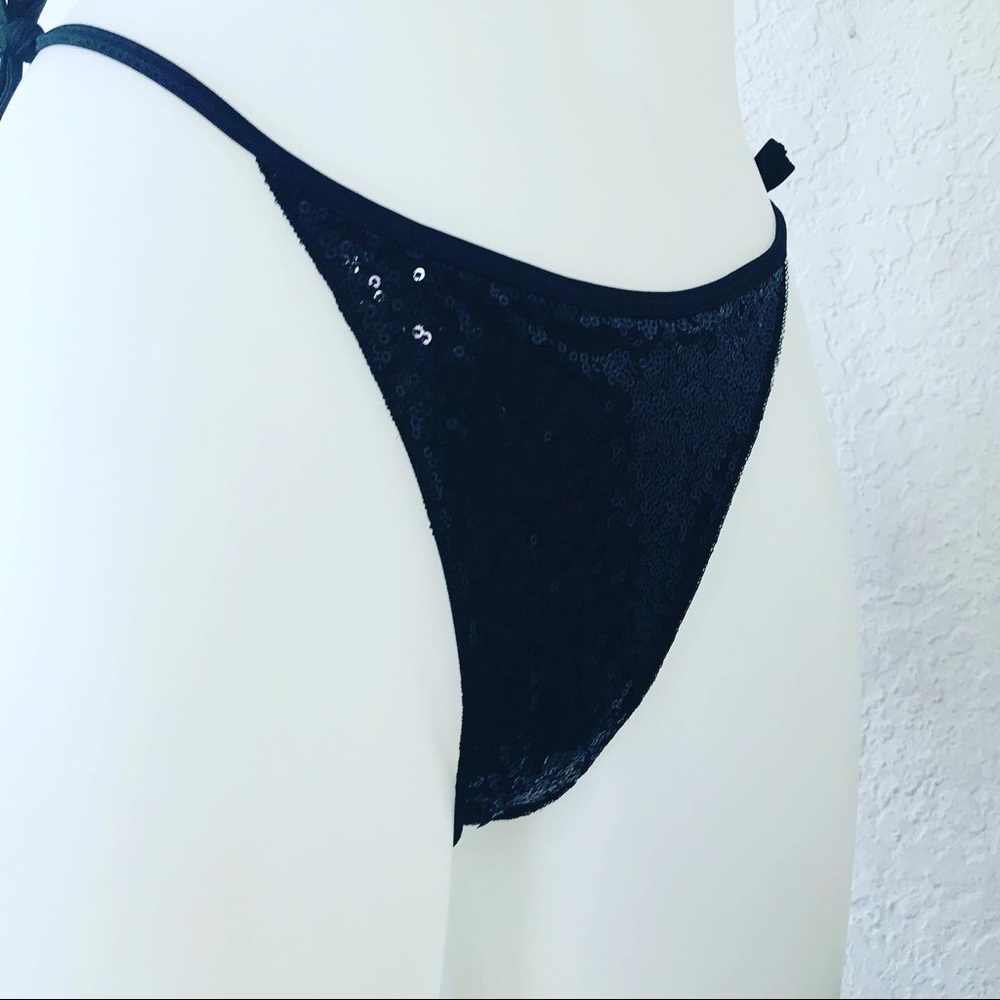 Bikini - Picture 5 of 6
